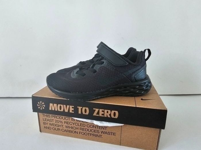 Basket Nike noir pointure 28 neuves - photo numéro 2
