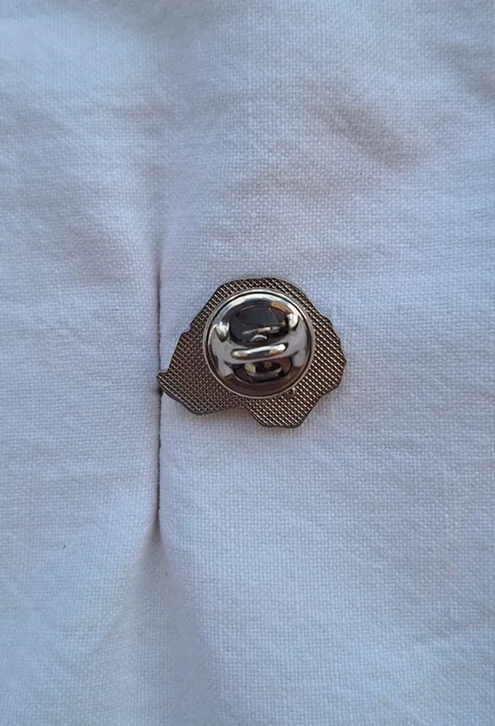 Pin's Kenzo neuf - photo numéro 3