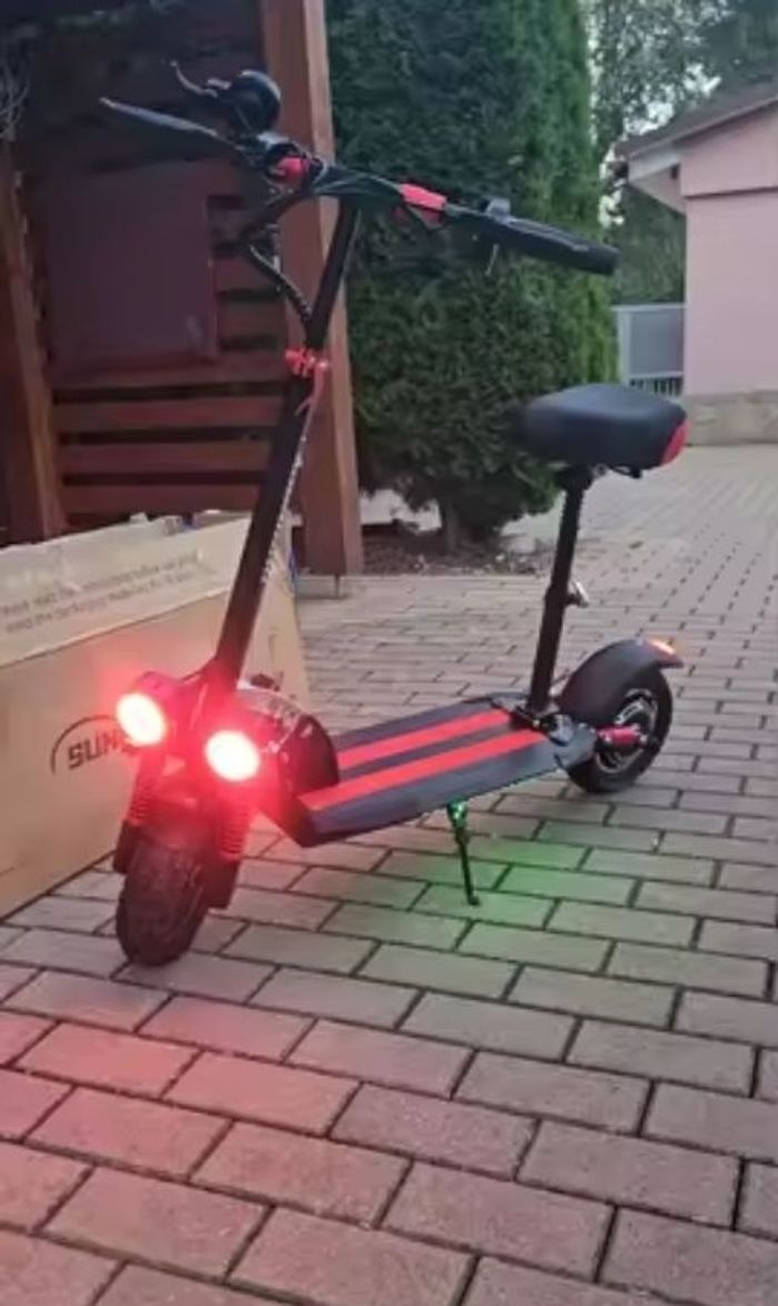 Siège démontable débridée 45 km/h 1500 watt 90km d'autonomie neuve Première main