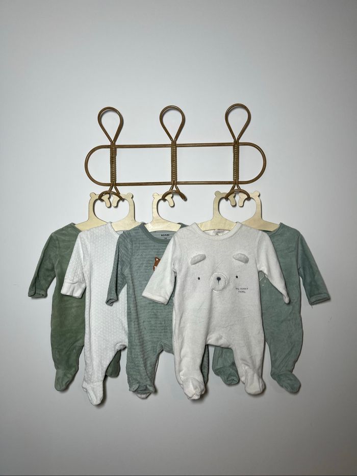 Lot 5 pyjamas