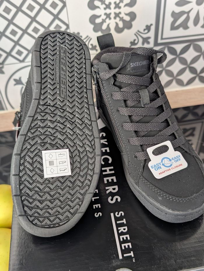 Chaussures garçon. Taille 30. Chaudes, légères au poids. Neuf. Skechers - photo numéro 5