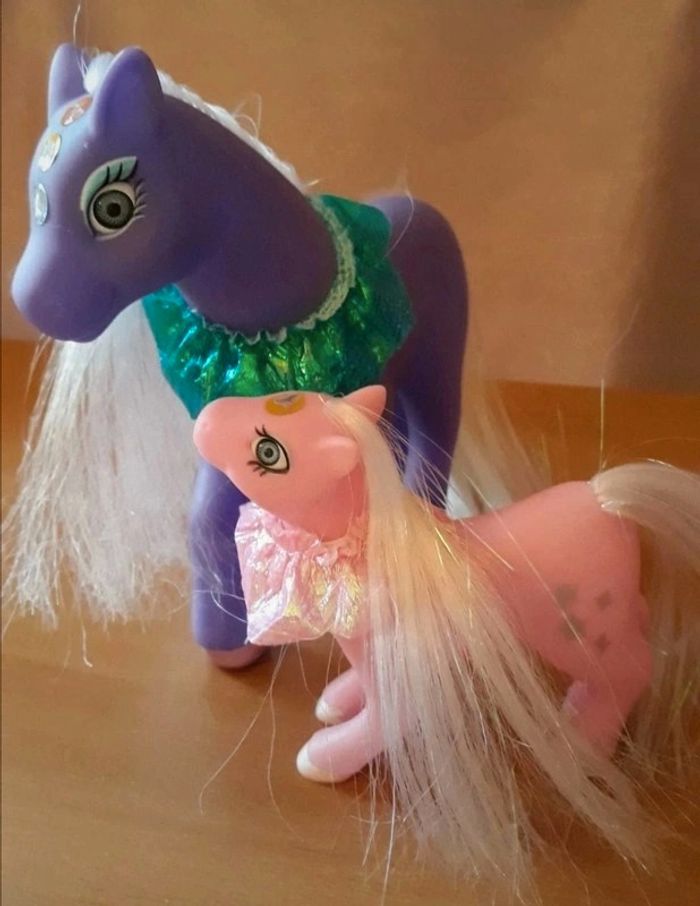 Lot de 2 poneys avec colliers brillants - photo numéro 2