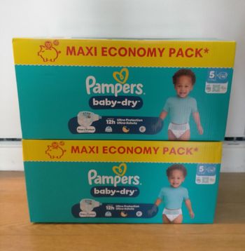 Lot couches Pampers baby dry taille 5