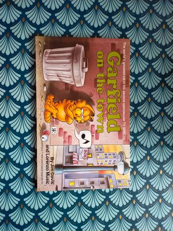 Garfield on the town