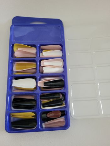 Lot faux ongles + patchs colle