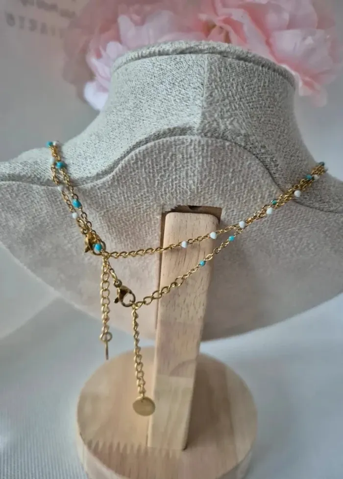 Lot de 2 colliers ras du cou Dorée en acier inoxydable perles blanches et turquoises - photo numéro 3