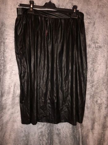 Jupe plissée simili cuir T 42
