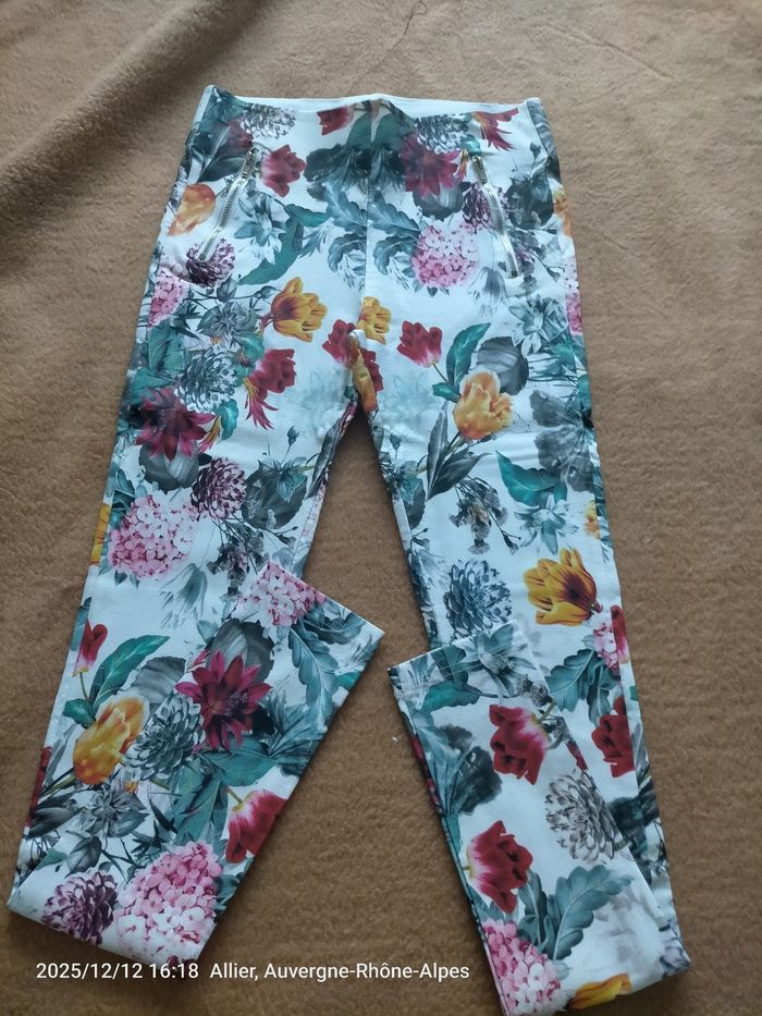 Pantalon skinny à fleurs