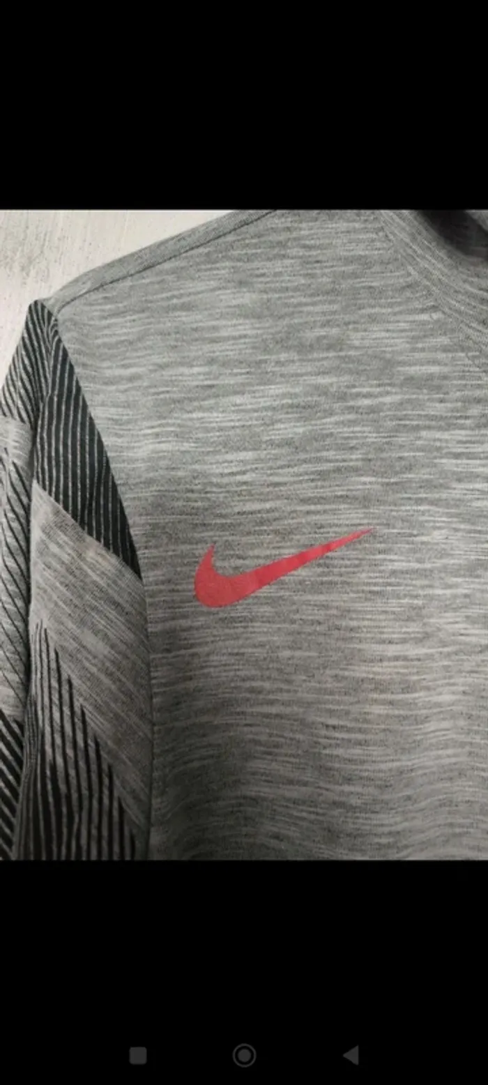 Tee shirt manche longue Nike taille XS - photo numéro 3