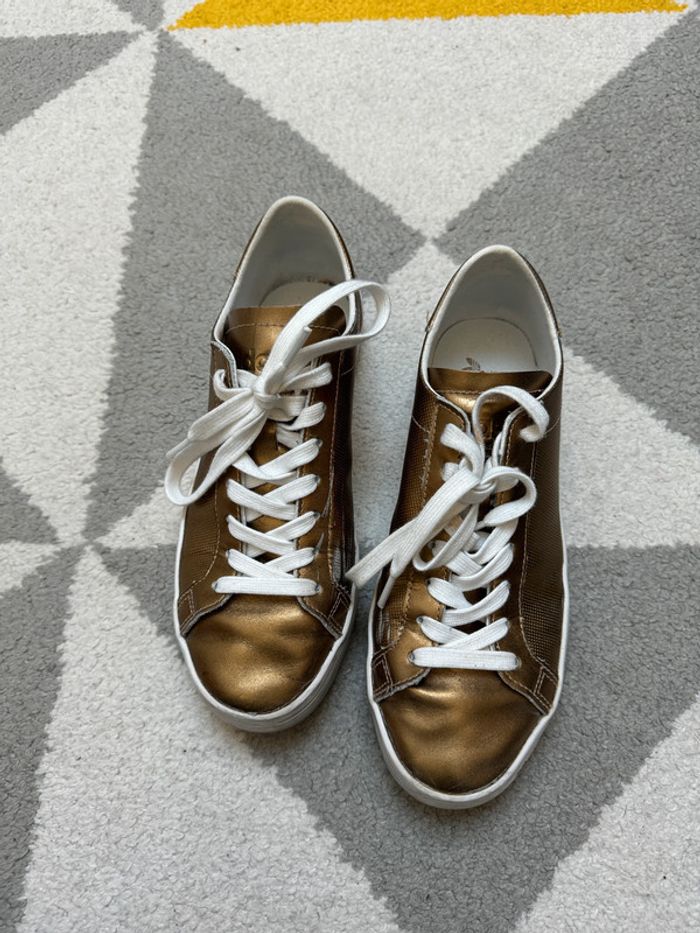 Basket Adidas courtvantage Taille 39 1/3 - photo numéro 2