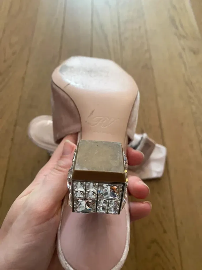 Mules en velours rose et talons strass Roger Vivier taille 36 1/2 - photo numéro 13