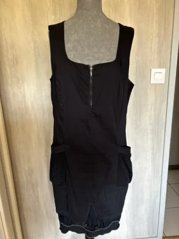 Robe était noire