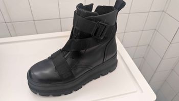 Bottines UGG Ashton Strap en cuir noir - Pointure 37