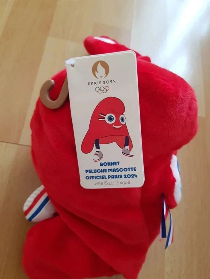 Bonnet peluche phryge neuf paris 2024 - photo numéro 3