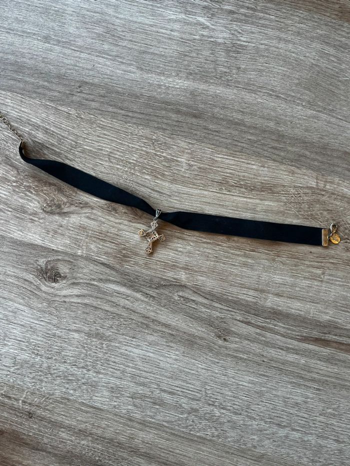 Collier en velours avec croix perlé - photo numéro 3