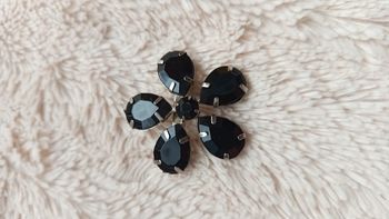 Broche fleur noire