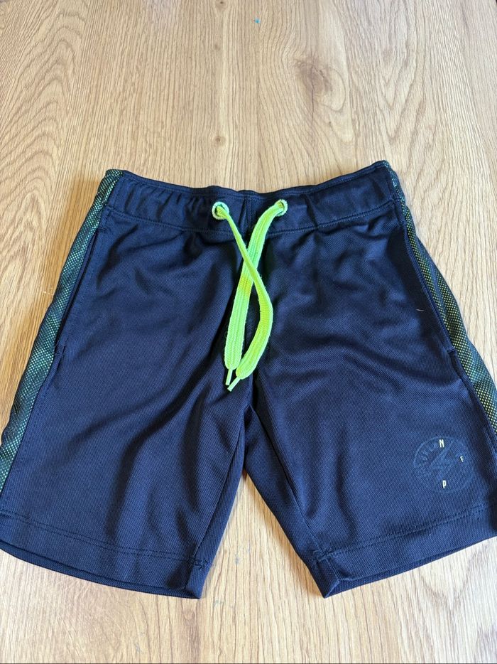 Short garçon taille 116/122