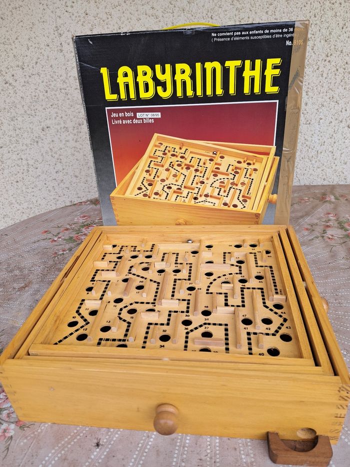 Jeu de labyrinthe en bois