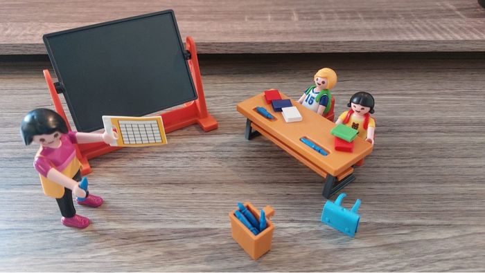 Playmobil salle de classe en très bon état - photo numéro 2