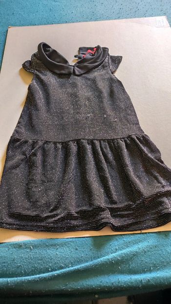 robe noir brillante 3 ans
