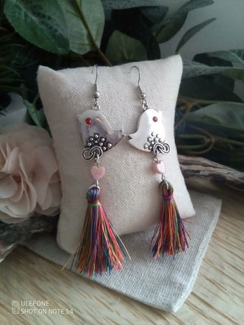 Boucles d'oreilles oiseaux pompons et pierres de rhodochrosite