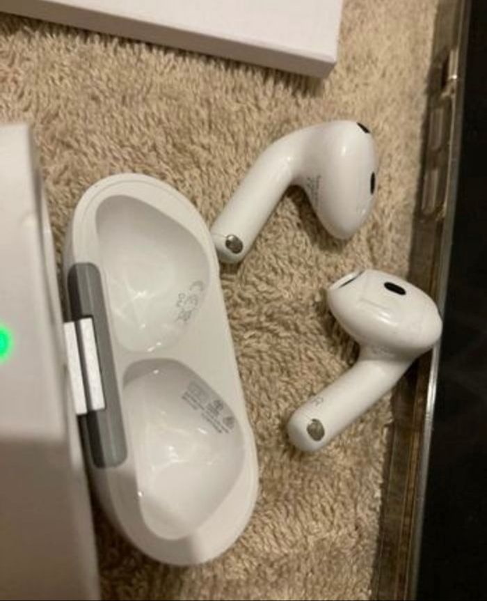 AirPods Apple - photo numéro 2