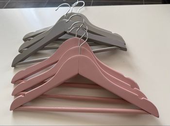 Lot 6 cintres enfant 