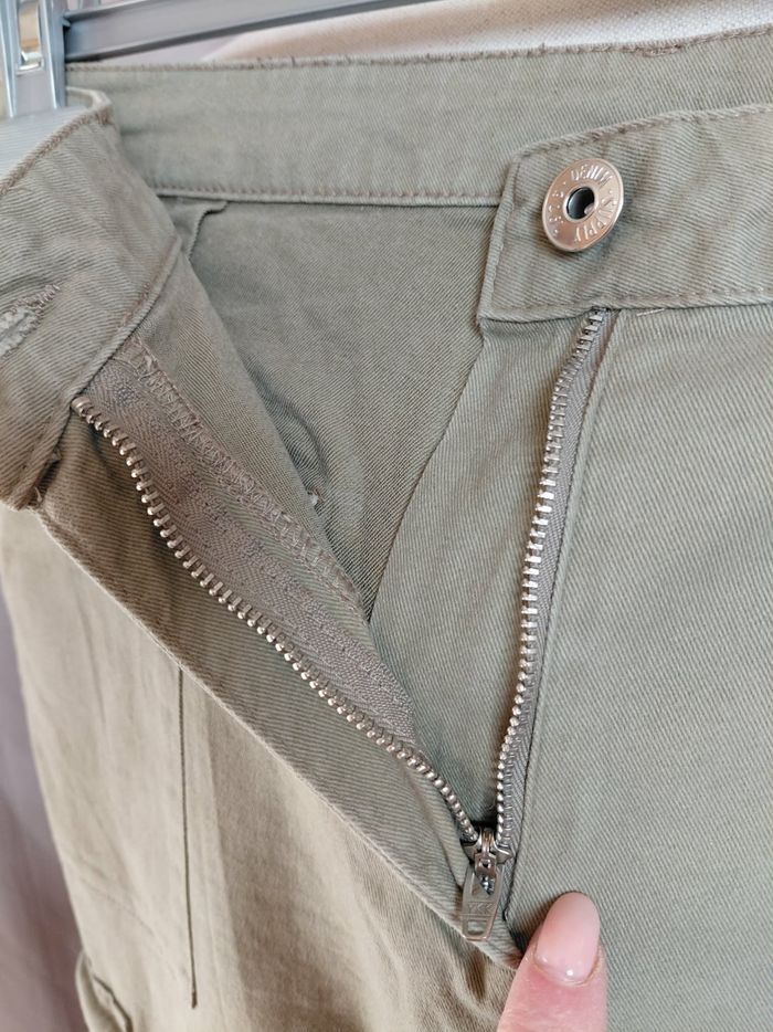Très beau pantalon cargo femme T 44 - photo numéro 2