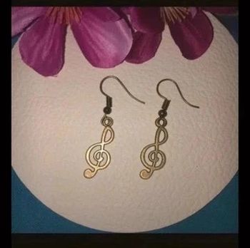Boucles d'oreilles pendantes fantaisie métal doré vieilli note de musique clé de sol