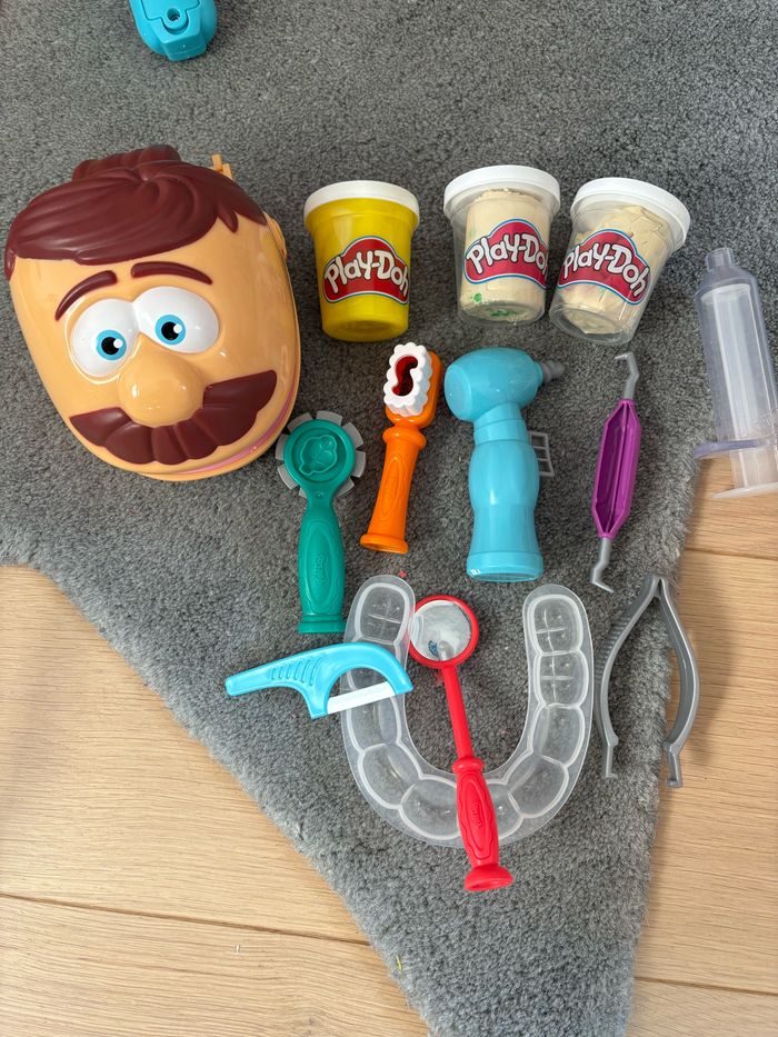 Jeu du dentiste pâte à modeler