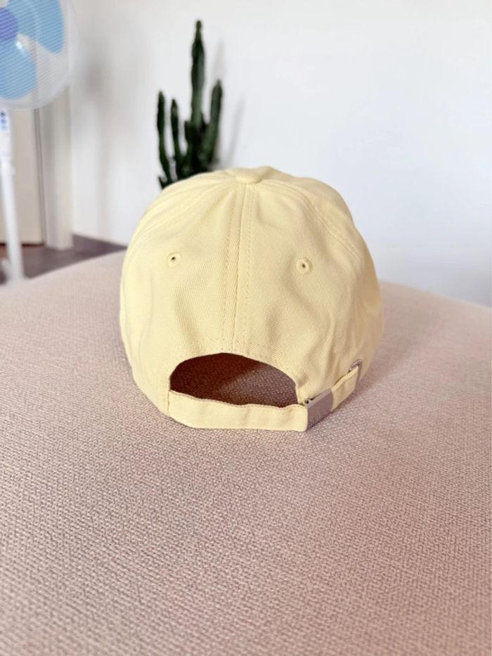 Casquette jaune pâle à broderie florale - photo numéro 3