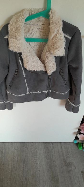 Jolie veste en daim grise