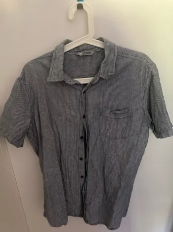 Chemise grise rayée manche courte