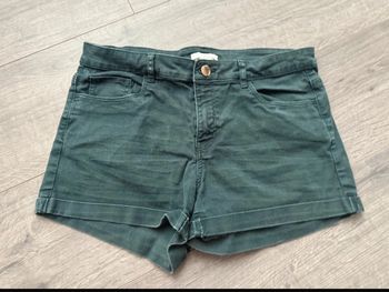 Short vert sapin H&M taille 38 ou M