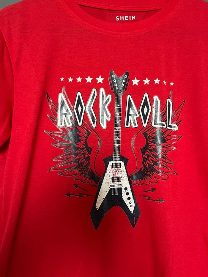 T-shirt rouge Rock Shein - photo numéro 2