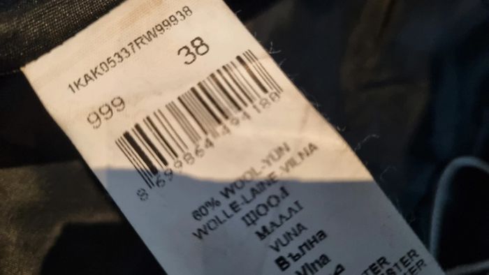 Cape noir 60% laine L parfait état belle qualité - photo numéro 3