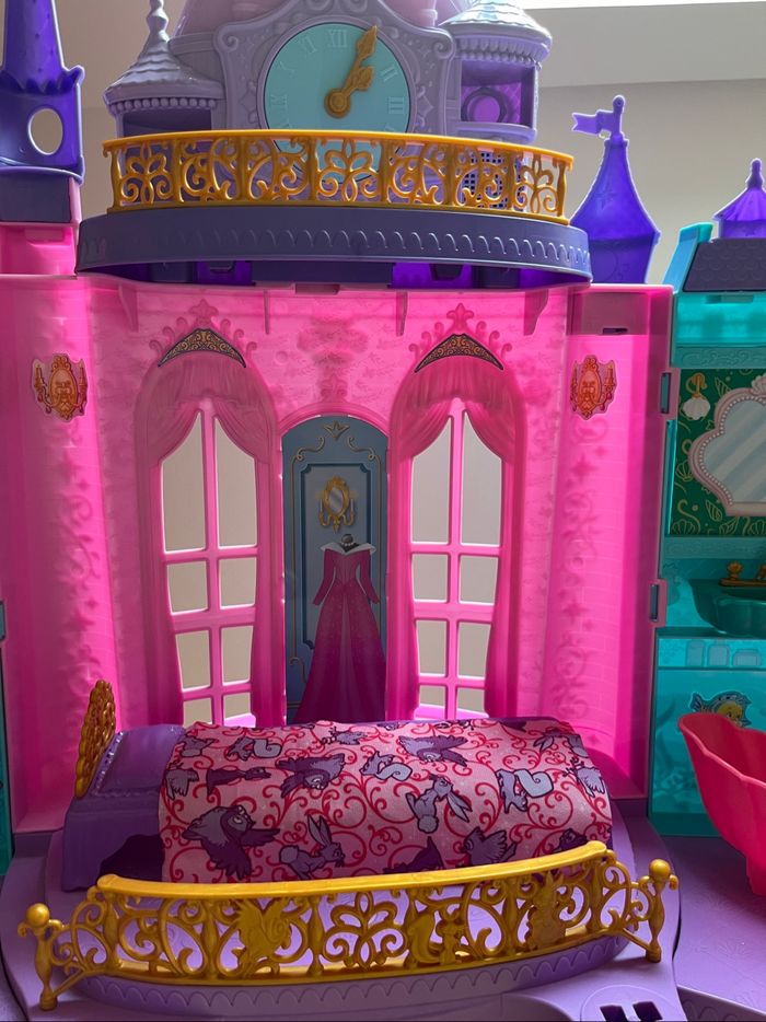Château Princesses Disney sonore et Lumineux - photo numéro 4