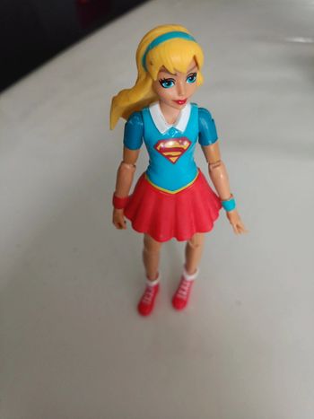 Figurine super girl