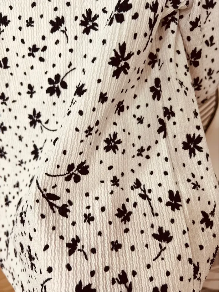 Taille S ~ 36 tee-shirts manches ballon femme Camaïeu blanc et fleurs bleues marine 🌺 - photo numéro 6