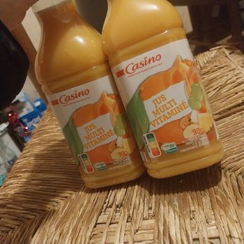 Lot de 2 jus multi vitaminé neuf 90 cl fois 2