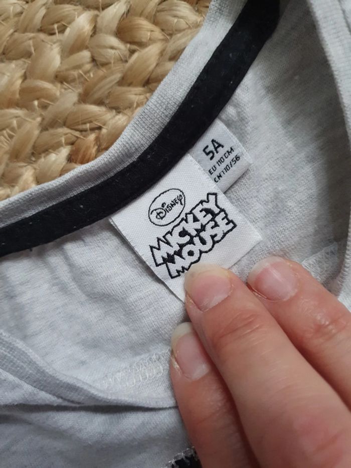 Tee-shirt mickey à sequins 5 ans - photo numéro 3