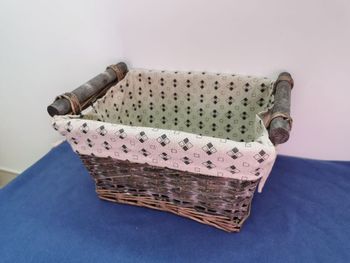 Panier osier - bois gris blanchi vintage + tissu imprimé