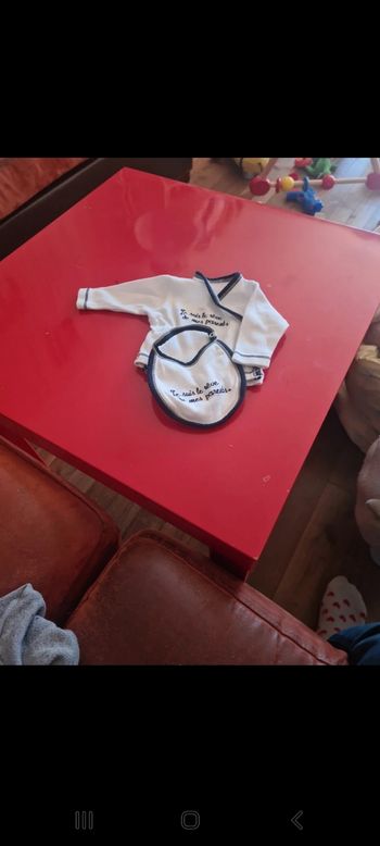 Tee-shirt et son bavoir