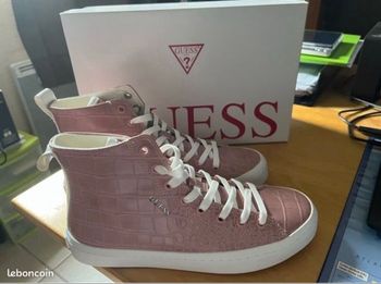 Baskets montantes GUESS ROSE (chaussures neuves avec boîte d’origine )