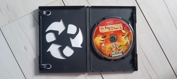💿 DVD Les rebelles de la forêt 3 💿 - photo numéro 3
