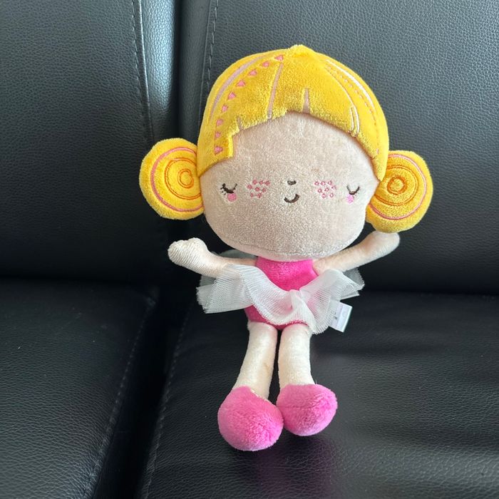 Peluche poupée danseuse