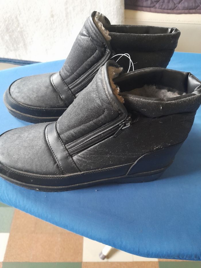 Paire de chaussures homme neuves, noires, pointure 42 - photo numéro 2