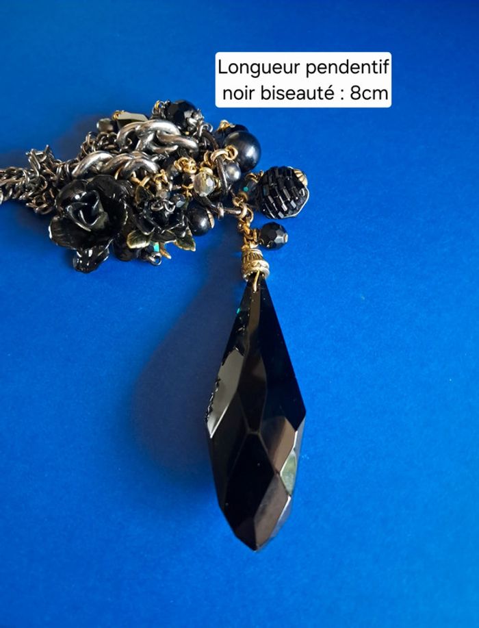 Collier court NEUF avec pendentif et breloques - photo numéro 3