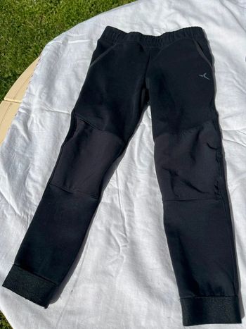 Pantalon de sport noir taille 5-6ans marque Décathlon
