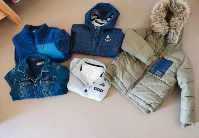 Lot vêtements 5 ans - photo numéro 3